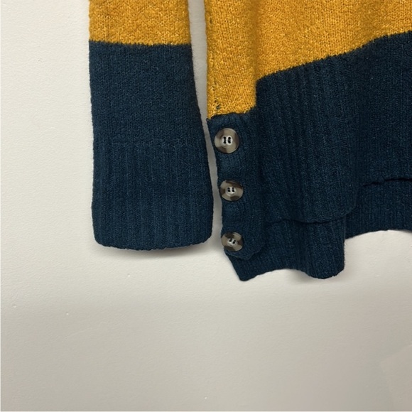 Mystyle Color Block Crew neck Sweater - Picture 2 of 7